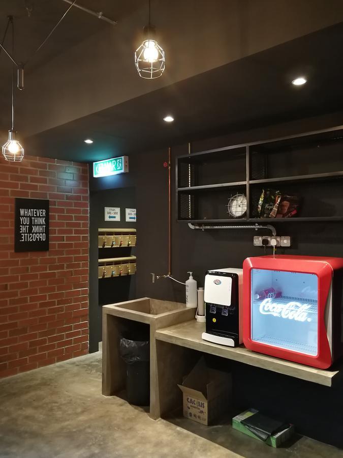 ホテル ザ ライズ ルーム クアラ・トレンガヌ エクステリア 写真 The interior of a typical Starbucks store