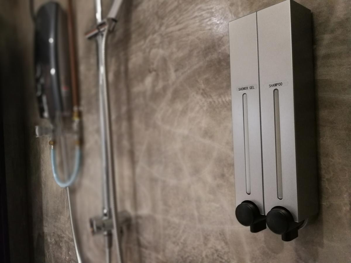 ホテル ザ ライズ ルーム クアラ・トレンガヌ エクステリア 写真 A shower dispenser